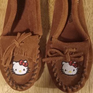 **FINAL SALE** NEW Kids Minnetonka Moccasin Hello Kitty Shoe Size 12